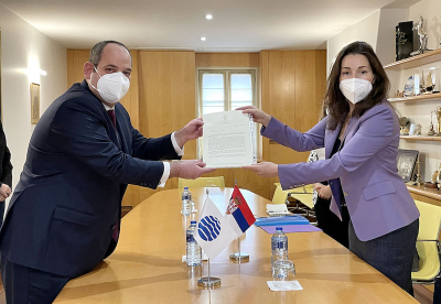 The Secretary General of the Bureau International des Expositions (BIE), Dimitri S. Kerkentzes (left), receives the Serbias letter of candidature for Specialised Expo 2027